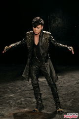 组图：张晋凭《宗师》涨人气 拍首支单曲MV