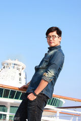 组图：于晓光推出游轮写真 阳光笑容温暖十足