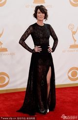 组图：《特警判官》琳娜-海蒂亮相艾美红毯