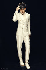 组图：张睿魅力大片 白色西装绅士品格