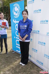 组图：郭晶晶教爱子拜年手势 看旧爱田亮综艺