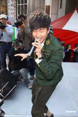 高清图：林俊杰台北签唱 否认与萧敬腾有断背情