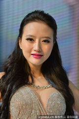 组图：2012性感车模大盘点 美乳飘香事业线抢眼