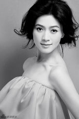 组图：田海蓉简约黑白大片 从容状态恬静依旧