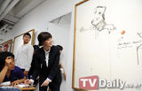 组图：韩星具惠善开个人画展收入捐赠慈善组织