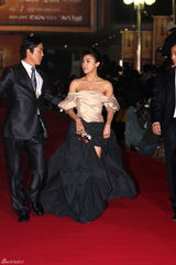 高清组图：青龙奖红毯女星争艳 河智苑孙艺珍成焦点