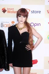 高清组图：韩团2NE1Beast等亮相Melon音乐颁奖礼