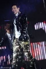 组图：Rain北京个唱劲歌热舞 湿身性感大秀中文