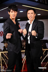 高清图：甄子丹携妻宣传新片 称怕误伤吴尊遭影迷打