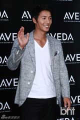 组图：赵权孔贤珠出席护肤品牌开业纪念活动