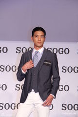 高清图：诸葛紫岐亮相时装汇演 黎诺懿徐靖雯走秀