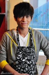 组图：武艺亲手做爱心巧克力携付梦妮甜蜜出招