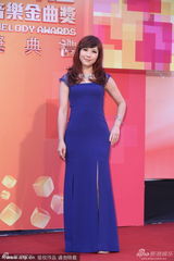 组图：吴申梅蓝色礼服显高贵 项链手镯惹眼