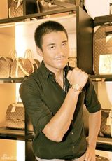 组图：胡兵重返内地演艺圈 阔别五年更具男人味