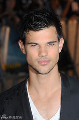 组图：《绑架》伦敦首映 泰勒-洛特纳拥丽莉亮相