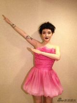 组图：百名明星掀“变身超人Style”潮