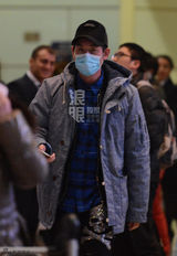 组图：董璇王宝强等众星返京 陈思成夫妇未归