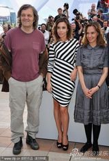 组图：一种注目单元记者会 评审团主席携评委亮相