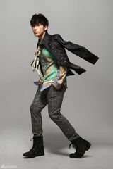 组图：张伦硕帅气写真尽展时尚魅力