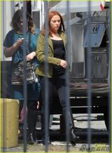 组图：《美国队长2》曝片场照 约翰逊性感现身