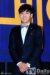 组图：孙湖竣FT崔珉焕接演音乐剧《约瑟夫》