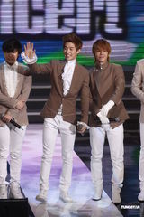 组图：韩国团体大出动 SJ-M唐禹哲high翻台北