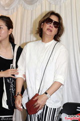 组图：歌手李立崴遗体告别式 阿姨甄妮泪眼相送