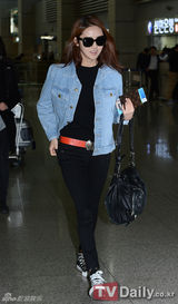 组图：4minute与T-ara赴泰机场装扮时尚