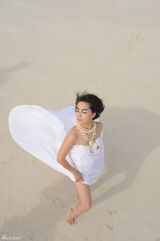 幻灯图：张茜菲律宾拍唯美大片 享受碧海蓝天浪漫