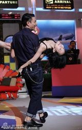 组图：刘德华上《康熙》遭小S飞扑猛吃豆腐