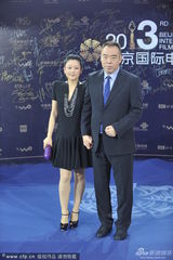 组图：陈凯歌陈红夫妇亮相 低调秀恩爱