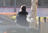 独家：李湘素颜外出车内啃三明治