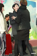 组图：商天娥补度蜜月不造人 汤盈盈节日陪家人