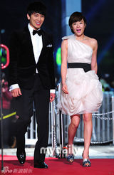 组图：SBS和KBS颁奖典礼 韩石奎申河均分获演技大奖