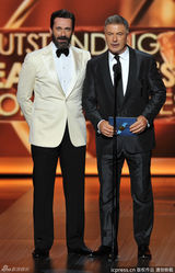 组图：朱莉-路易斯获艾美喜剧类最佳女主角