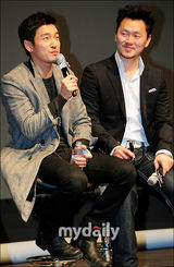 组图：韩星曹承佑崔贞媛新片《完美比赛》记者会