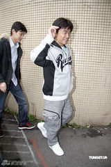 幻灯图：侯佩岑录节目避谈婚讯 吴宗宪代媒体恭喜