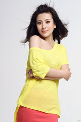 组图：桑叶红新写真女人味十足