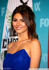 高清组图：青少年选择奖 维多利亚蓝裙性感迷人