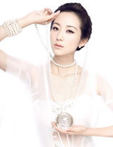 组图：韩雪化身梦幻新娘释放黑暗光明魔力