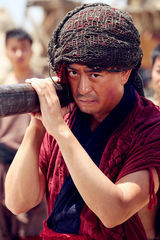 组图：《雪狼谷》造型混搭 连奕名杜淳野性异域范