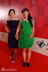 幻灯：《美丽俏佳人》千集盛典 沈傲君孕后首亮相