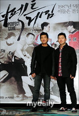 组图：曹承佑杨东根等出席新片《完美比赛》首映