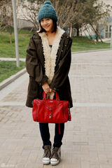 组图：刘芸冬日私服街拍  青春洋溢展率真个性