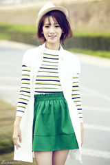 组图：新生代演员卢茜春日写真甜美灵动