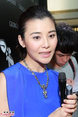 组图：蒙嘉慧出席活动否认末日完婚传闻