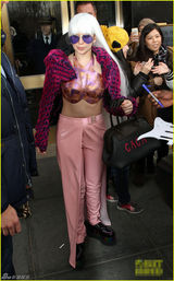 策划：奇形怪bra狂吸睛 胸前自有大乾坤