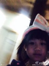 组图：钟丽缇拥抱小女儿母爱洋溢 萌娃笑容灿烂