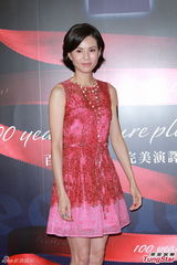 组图：李若彤小洋装显冻龄美体 喊话陈妍希加油