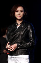 幻灯组图：胡静产后首度亮相 转变身份做监制